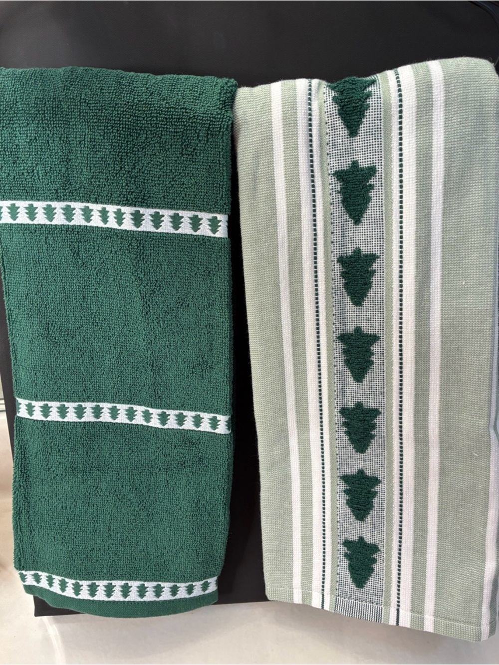 Green Holiday Tree Pattern Bath Towels - Set of 2